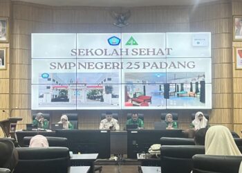 Pemerintah Kota Padang menggelar, pemaparan materi bagi jenjang Sekolah Menengah Pertama (SMP) dalam agenda Ekspose Penilaian Lomba Sekolah Sehat (LSS) Usaha Kesehatan Sekolah/Madrasah (UKS/M) Strata Standar Tingkat Kota Padang Tahun 2026 di Ruang Abu Bakar Jaar, Balai Kota Padang, Kamis (3/9).