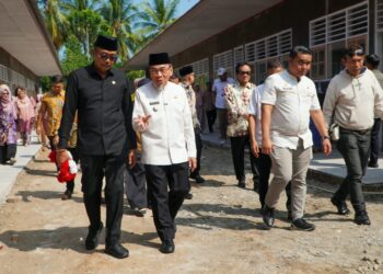 Ketua Komisi X DPR RI Agung Widyantoro Kunker ke sekolah - sekolah terdampak bencana banjir.