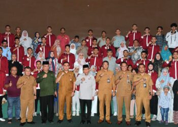 Wawako Padang Maigus Nasir Lepas 41 Mahasiswa Baru Kuliah di Politeknik Kirana