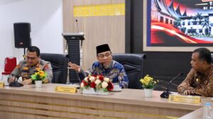Wakil Wali Kota Padang Maigus Nasir menghadiri, Rapat Koordinasi (Rakor) Tim Kewaspadaan Dini Pemerintah Daerah (TKPKD) Kota Padang.