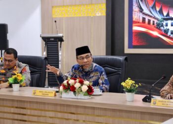 Wakil Wali Kota Padang Maigus Nasir menghadiri, Rapat Koordinasi (Rakor) Tim Kewaspadaan Dini Pemerintah Daerah (TKPKD) Kota Padang.