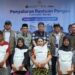 Wakil Wali Kota Padang Maigus Nasir mendampingi, Wakil Ketua Komisi IV DPR RI Alex Indra Lukman menghadiri penyaluran bantuan pangan oleh Perum BULOG Wilayah Sumatera Barat kepada masyarakat Kelurahan Koto Baru Nan XX, Kecamatan Lubuk Begalung.