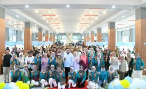 Sekitar 400 anak di Kota Padang mengikuti sunatan massal gratis, yang digelar Pemerintah Kota (Pemko) Padang berkolaborasi dengan Indo Jalito Peduli (IJP) di Bagindo Aziz Chan Youth Center, Sabtu (12/9).