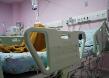 Salah satu siswa MTsN 1 Pariaman saat dalam perawatan di RSUP, Dr. m. Djamil Padang. Kamis, (17/9) [foto : ist]