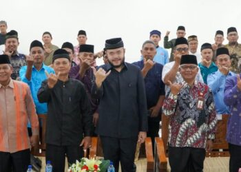 Wali Kota Padang Fadly Amran membuka secara resmi Pelatihan Imam Masjid/Musala se-Kenagarian Limau Manis dan Muzakarah Ulama tentang Tradisi Manujuh, 40 dan 100 Hari, di Aula PLB Kampus IV Universitas Negeri Padang (UNP), Kelurahan Limau Manis, Kecamatan Pauh.