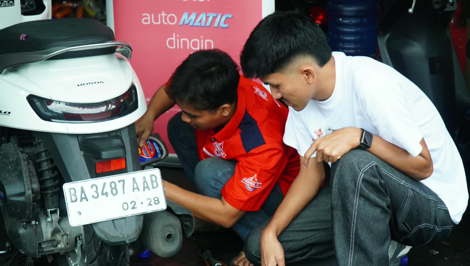 Selebgram sekaligus komika asal Padang, Wahyu Hidayat saat mengikuti rangkaian kegiatan Feders Gathering.[foto:ist]