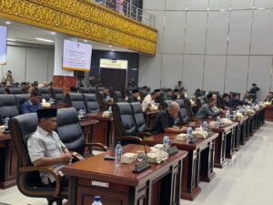 Sidang paripurna berjalan dengan khidmat