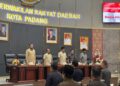 DPRD Kota Padang menggelar Sidang Paripurna dengan agenda, penyampaian tiga Rancangan Peraturan Daerah (Ranperda) Pemerintah Kota Padang, Senin (21/9).