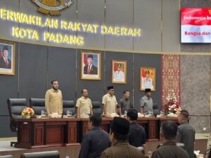 DPRD Kota Padang menggelar Sidang Paripurna dengan agenda, penyampaian tiga Rancangan Peraturan Daerah (Ranperda) Pemerintah Kota Padang, Senin (21/9).