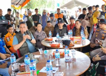 Rapat koordinasi di Posko Utama Tanggap Bencana Arosuka, Selasa, (22/9)[foto:ist]