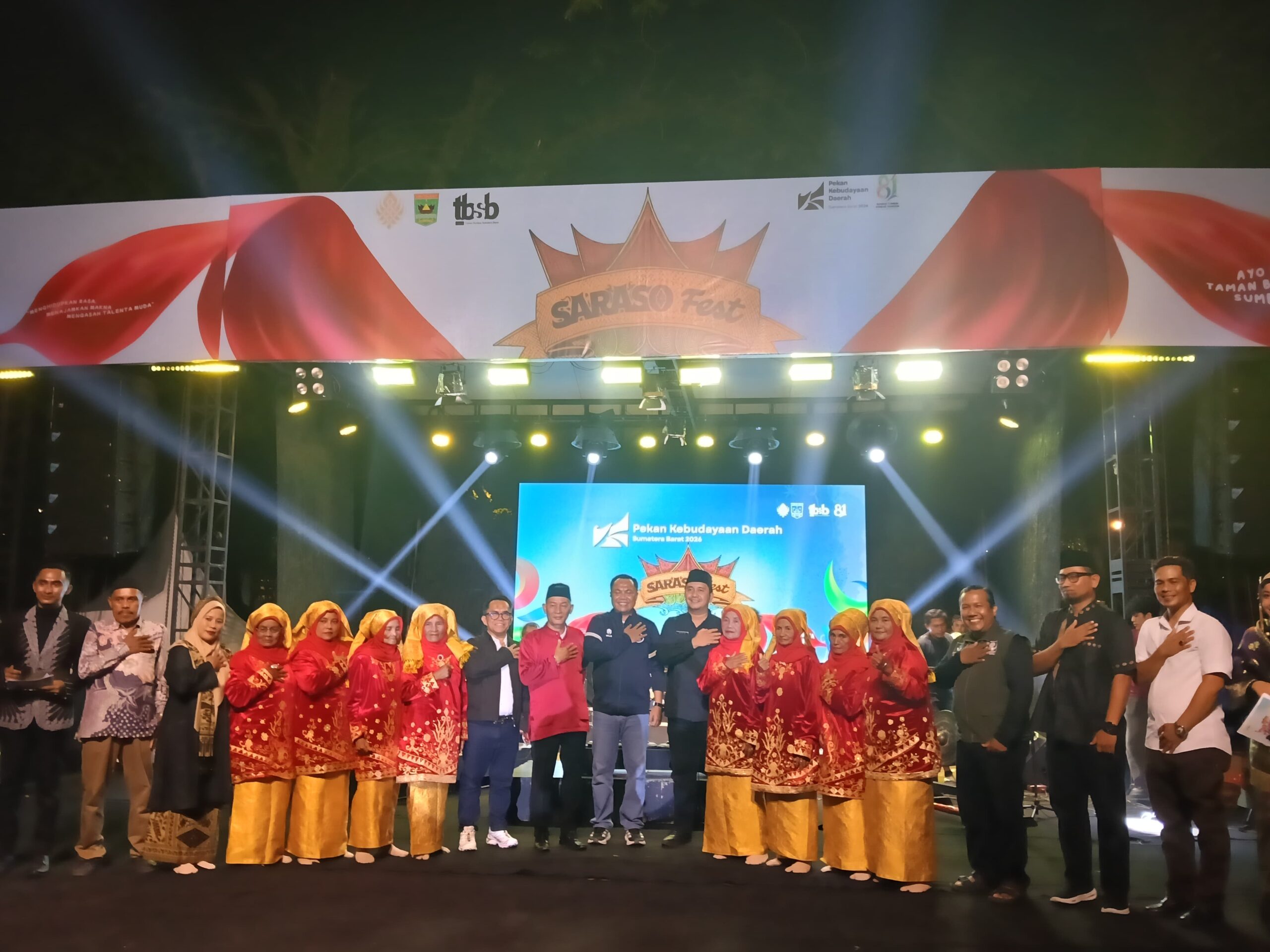 Donizar bersama tim kesenian musik tradisional Gondang Boroguang dalam PKSB 2026. Selasa malam, (29/9) [foto: ist]