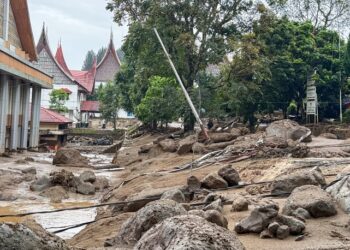 Banjir Bandang Terjang Arosuka, Dua Warga Masih Hilang