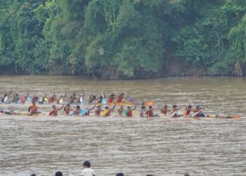 Selaju Sampan Badunsanak Dharmasraya Berlangsung Meriah
