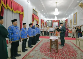 Lantik Enam Pejabat Eselon 2, Gubernur Mahyeldi: Pejabat Harus Hadir Menjawab Persoalan Masyarakat