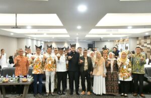 Wali Kota Padang Fadly Amran, membuka secara resmi Rapat Kerja Daerah (Rakerda) Gabungan Pengusaha Optik Indonesia (Gapopin) Sumatera Barat (Sumbar) Tahun 2026 di Hotel Mercure, Sabtu (3/10).