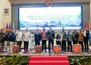 Wali Kota Padang Fadly Amran membuka secara resmi, Kegiatan Promoting Rise (Renewable, Energy, Intelligence System, Smart Technology, Education) Through Triple Helix yang digelar Politeknik Negeri Padang (PNP).