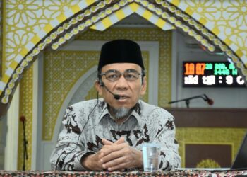 Wakil Wali Kota Padang Maigus Nasir, menjadi narasumber dalam Bimbingan Manasik Haji Kota Padang 1448 H/2027 M di Masjid Agung Nurul Iman, Minggu (11/10).