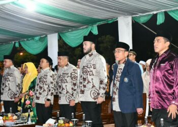 Musabaqah Tilawatil Quran (MTQ) Nasional ke-42 tingkat Kota Padang,  resmi dibuka di Lapangan Upacara Balai Kota Padang, Sabtu (10/10) malam..