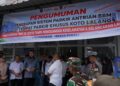 Pemko Padang melakukan penataan serta pemindahan lokasi antrean truk pengisian BBM solar dari bahu jalan di SPBU Bandar Buat ke area Tempat Khusus Parkir (TKP) Truk Koto Lalang.