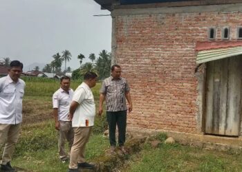 Yusri Latif dan Baznas Tinjau Calon Penerima Bedah Rumah di Pauh, Pastikan Bantuan Tepat Sasaran