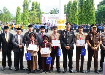 Apresiasi 211 Siswa Berprestasi, Pemkab Dharmasraya Salurkan Beasiswa Rp110 Juta