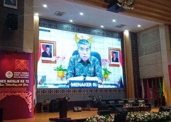Menaker Yassierli Jadi Keynote Speech di Acara Temu Akbar Alumni IKIP Padang/UNP, Ini Pesannya