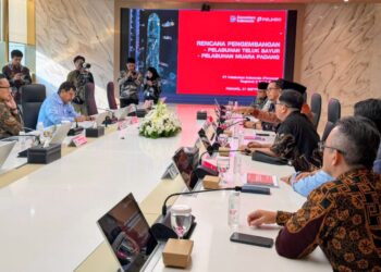 Mahyeldi Laporkan Kelangkaan Solar di Sumbar kepada COO Danantara